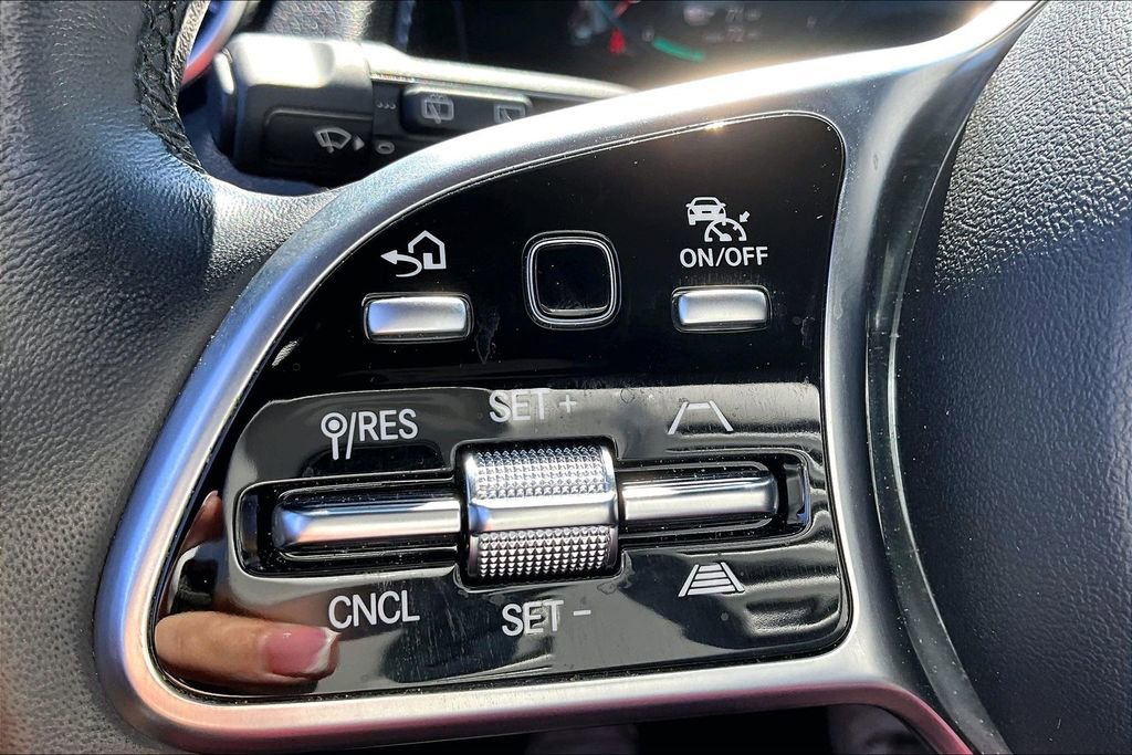 Used 2022 Mercedes-Benz EQB 350 4MATIC image 11