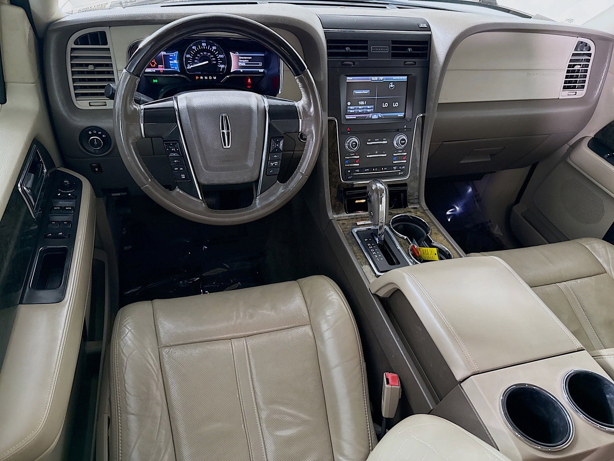 Used 2015 Lincoln Navigator 2WD image 17