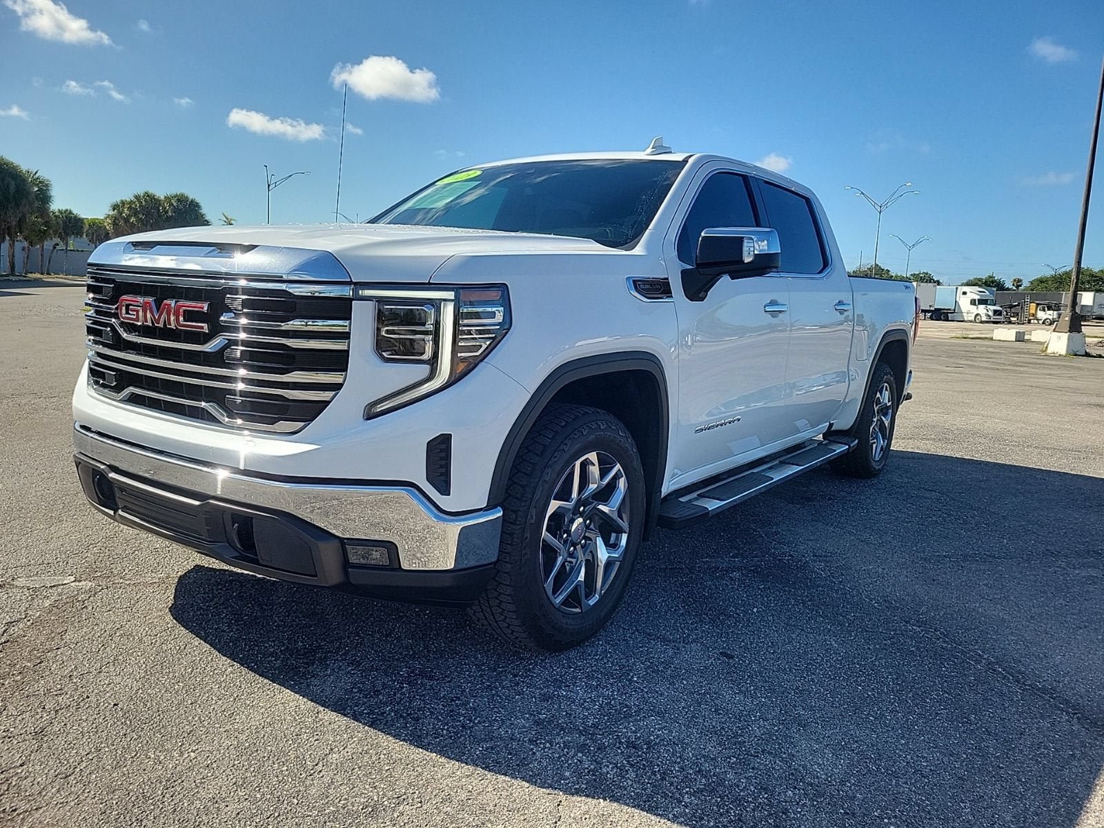 Used 2023 GMC Sierra 1500 SLT w/ SLT Premium Package AWD/4WD image 2