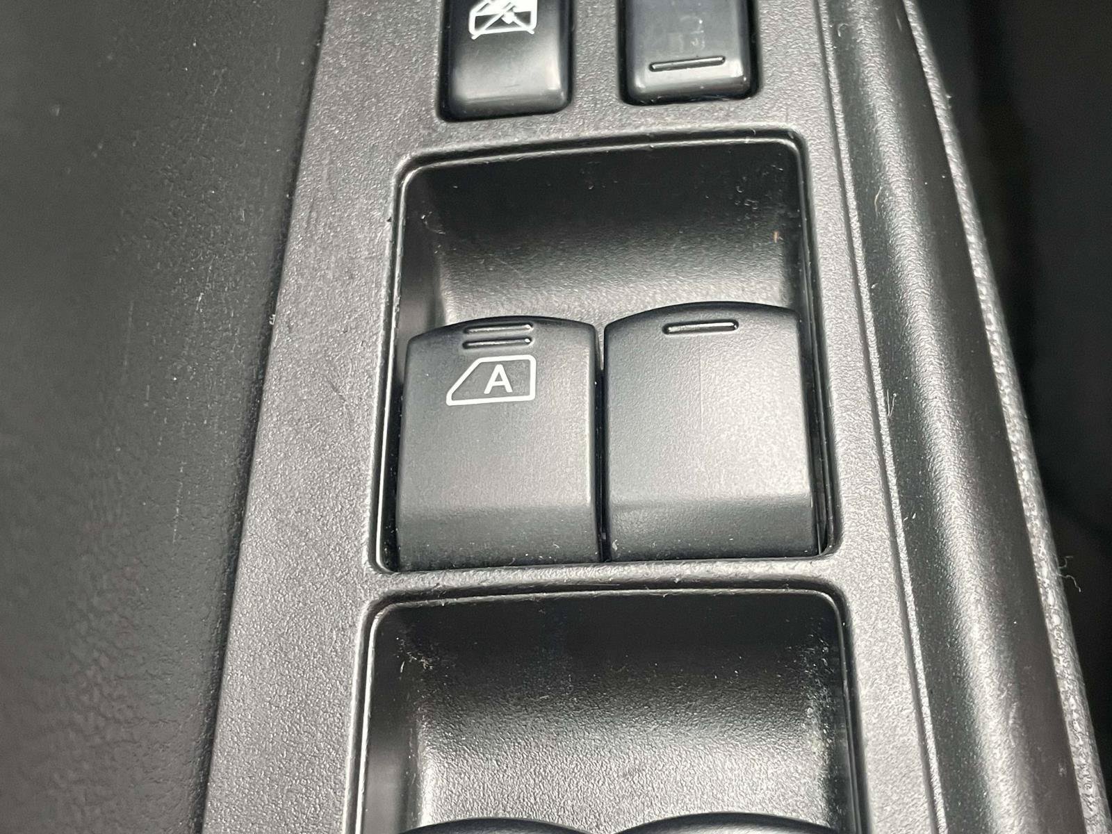 Used 2018 Nissan Versa SV FWD image 27