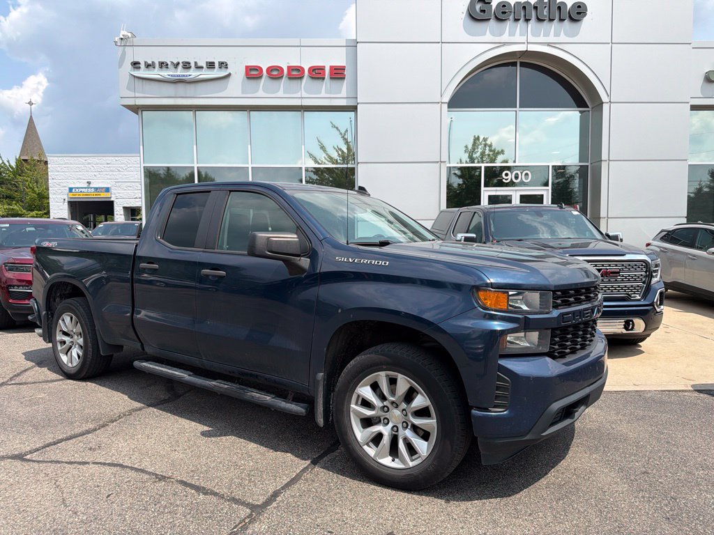 Used 2020 Chevrolet Silverado 1500 Custom w/ Custom Value Package AWD/4WD image 1