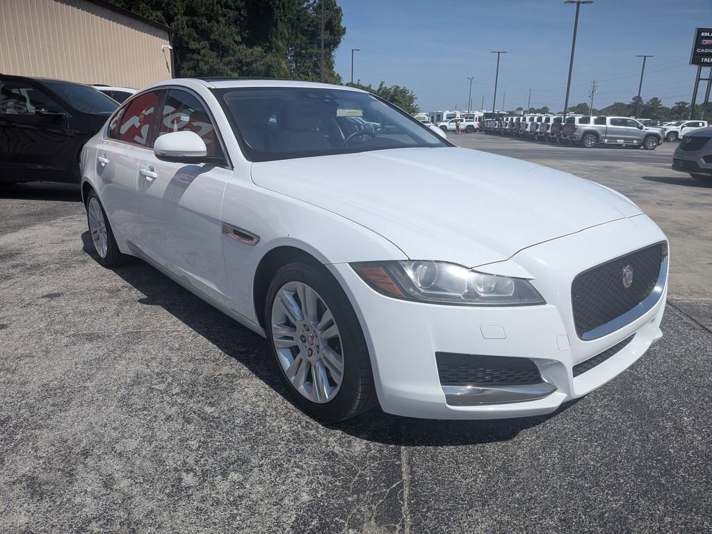 Used 2016 Jaguar XF Premium RWD image 7