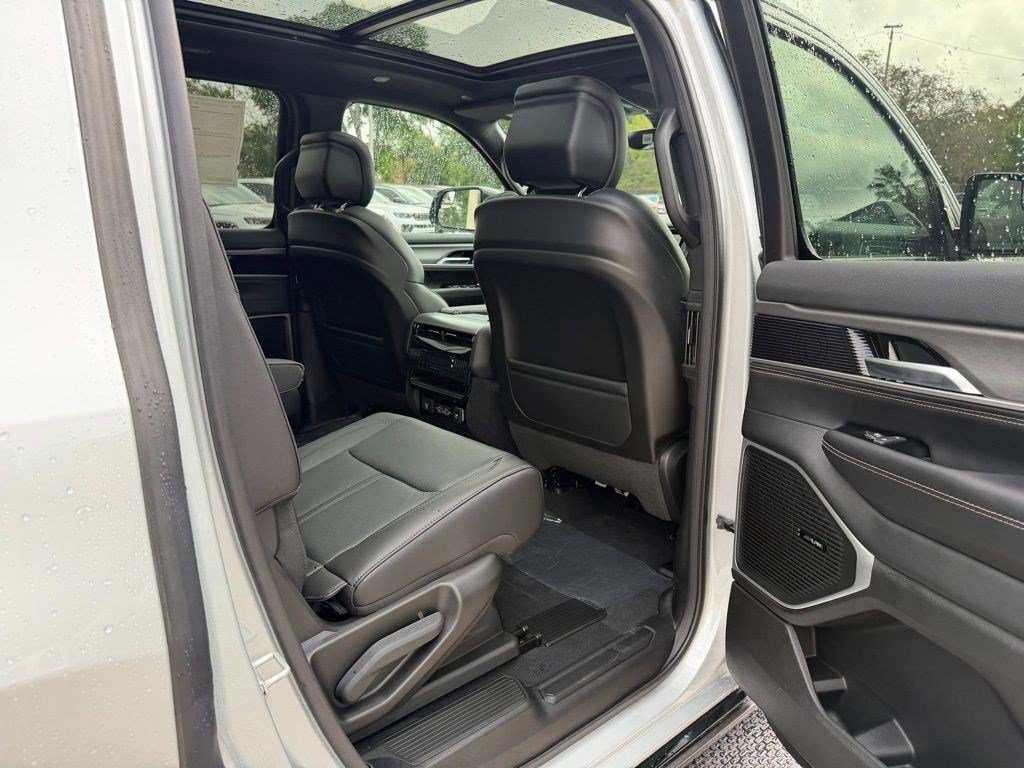 New 2026 Jeep Grand Wagoneer 4WD w/ Premium Group I image 35