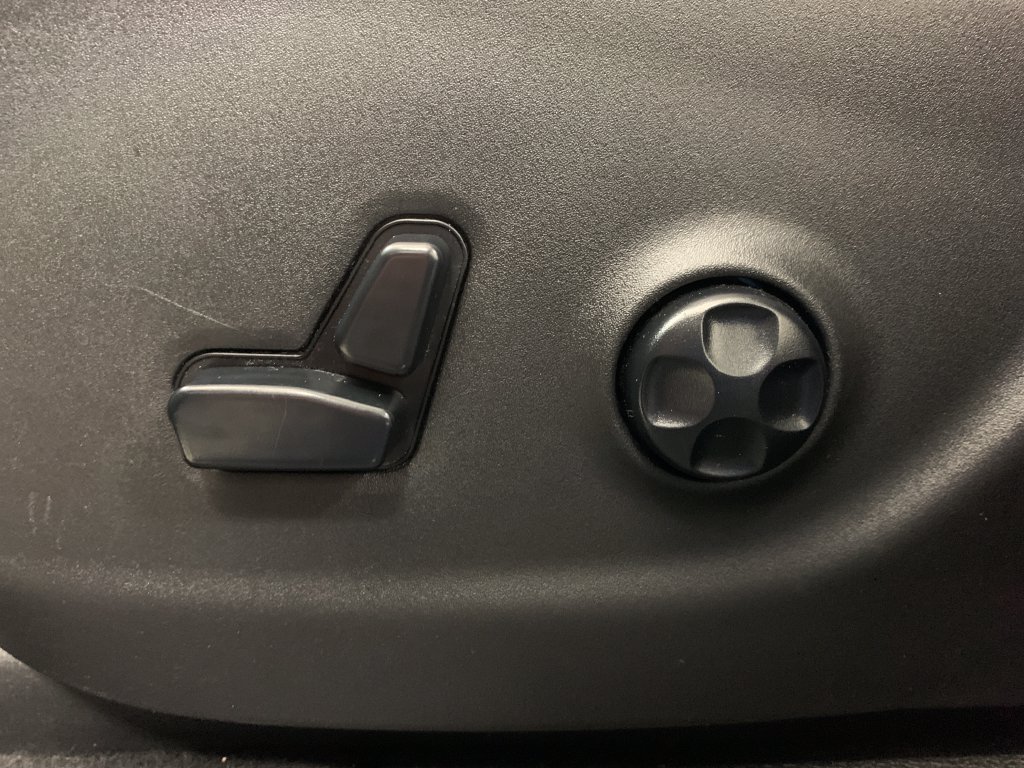 Used 2019 Jeep Cherokee Latitude Plus AWD/4WD image 14