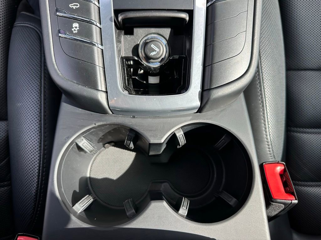 Certified 2018 Porsche Macan Turbo AWD/4WD image 28