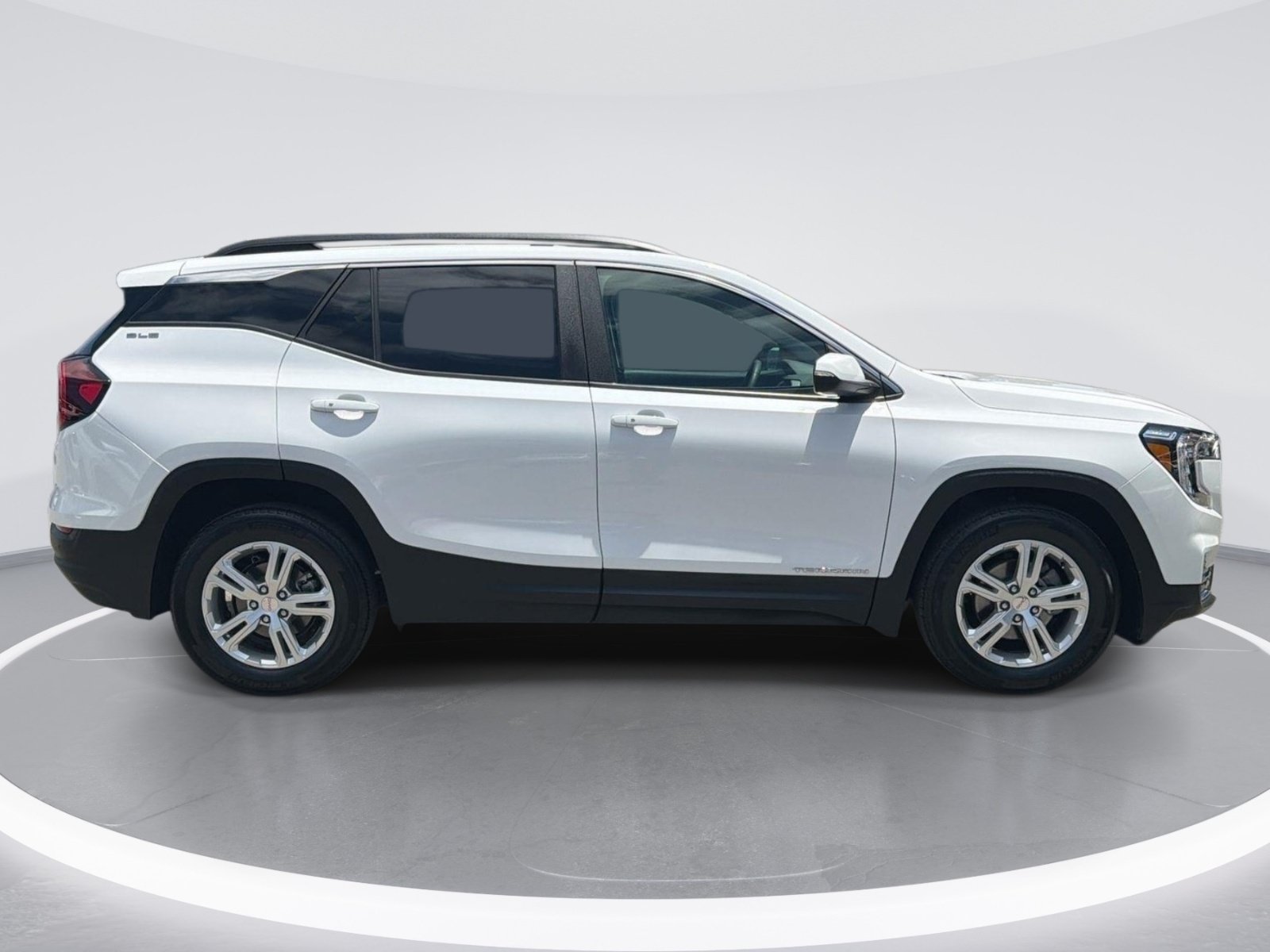 Used 2022 GMC Terrain SLE w/ Driver Convenience Package FWD image 3