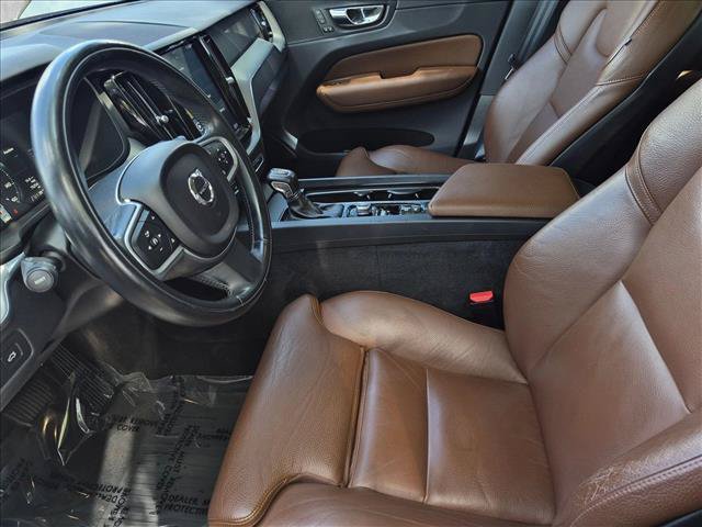 Used 2019 Volvo XC60 T5 Momentum w/ Premium Package FWD image 15