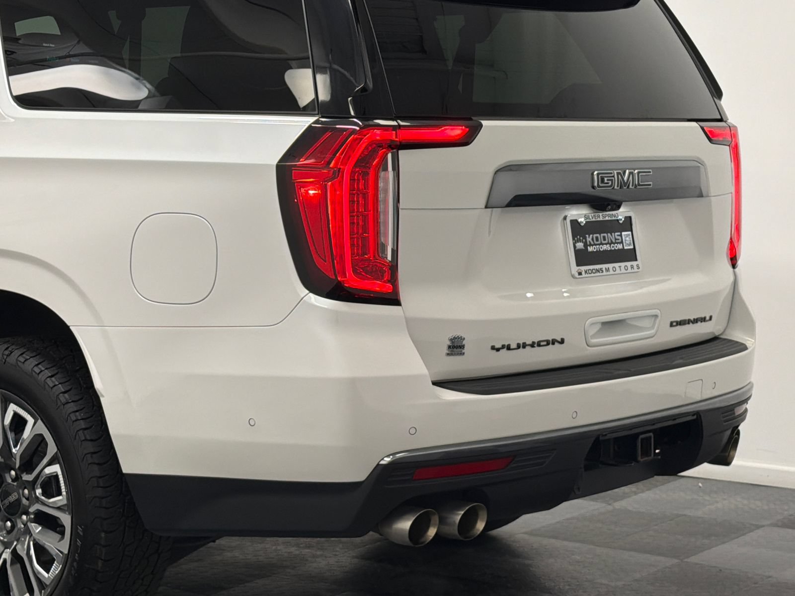 Used 2023 GMC Yukon XL Denali Ultimate AWD/4WD image 7