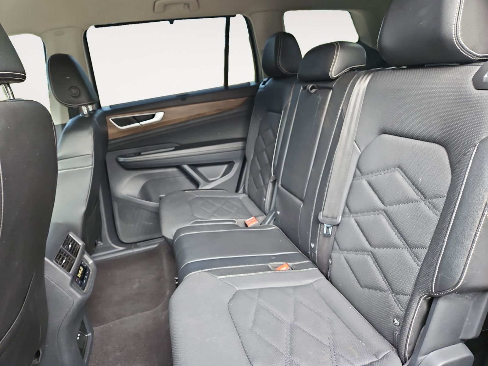 Used 2024 Volkswagen Atlas SE image 13