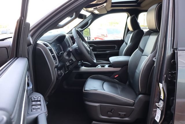 Used 2025 RAM 3500 Laramie AWD/4WD image 18