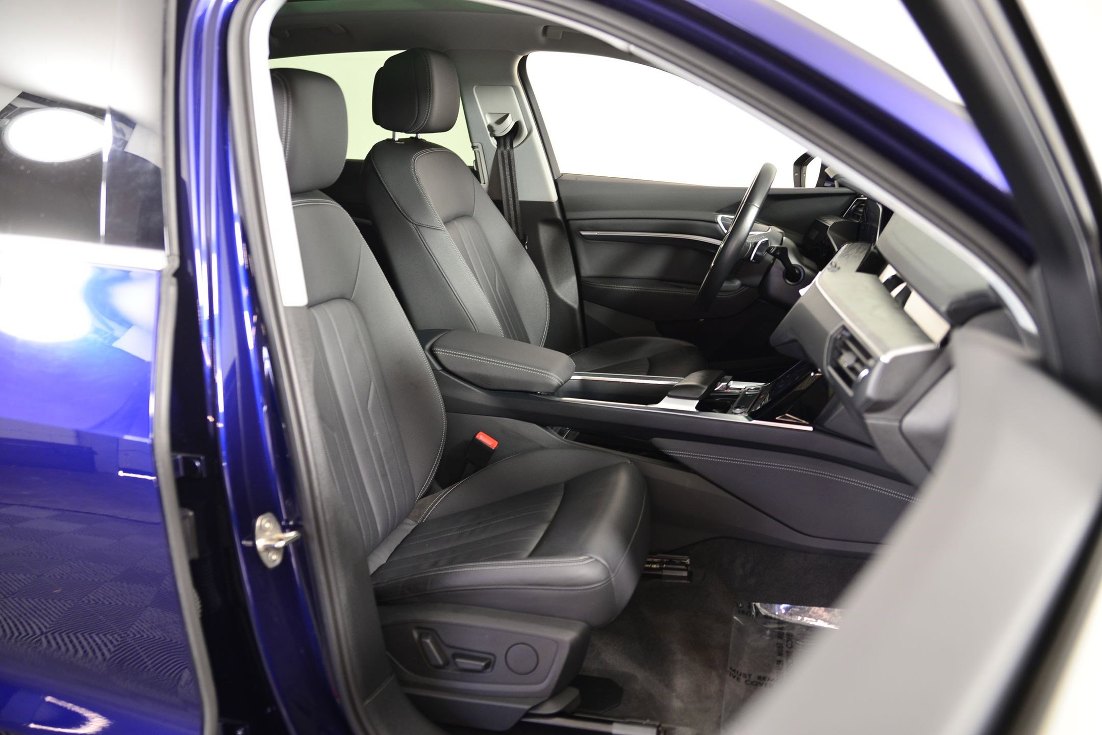 Certified 2021 Audi e-tron Premium image 17