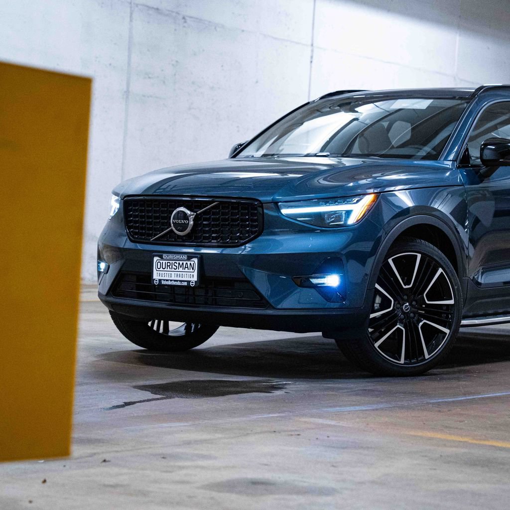 New 2026 Volvo XC40 B5 Ultra AWD/4WD image 2