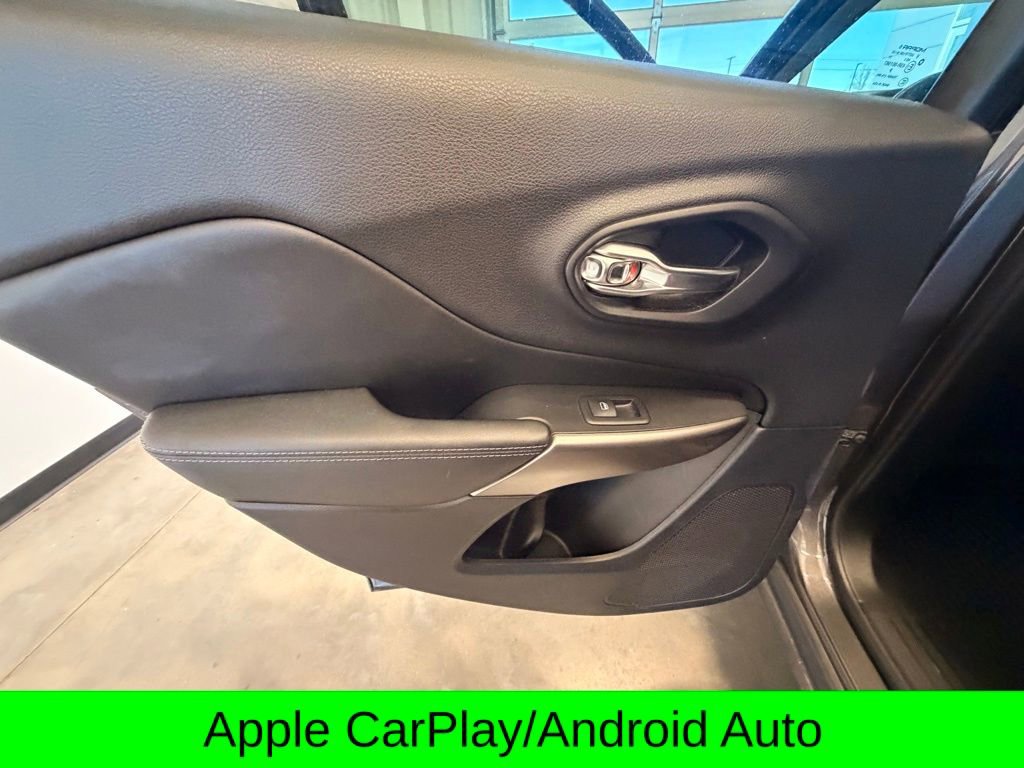 Used 2019 Jeep Cherokee Latitude Plus w/ Cold Weather Group image 11