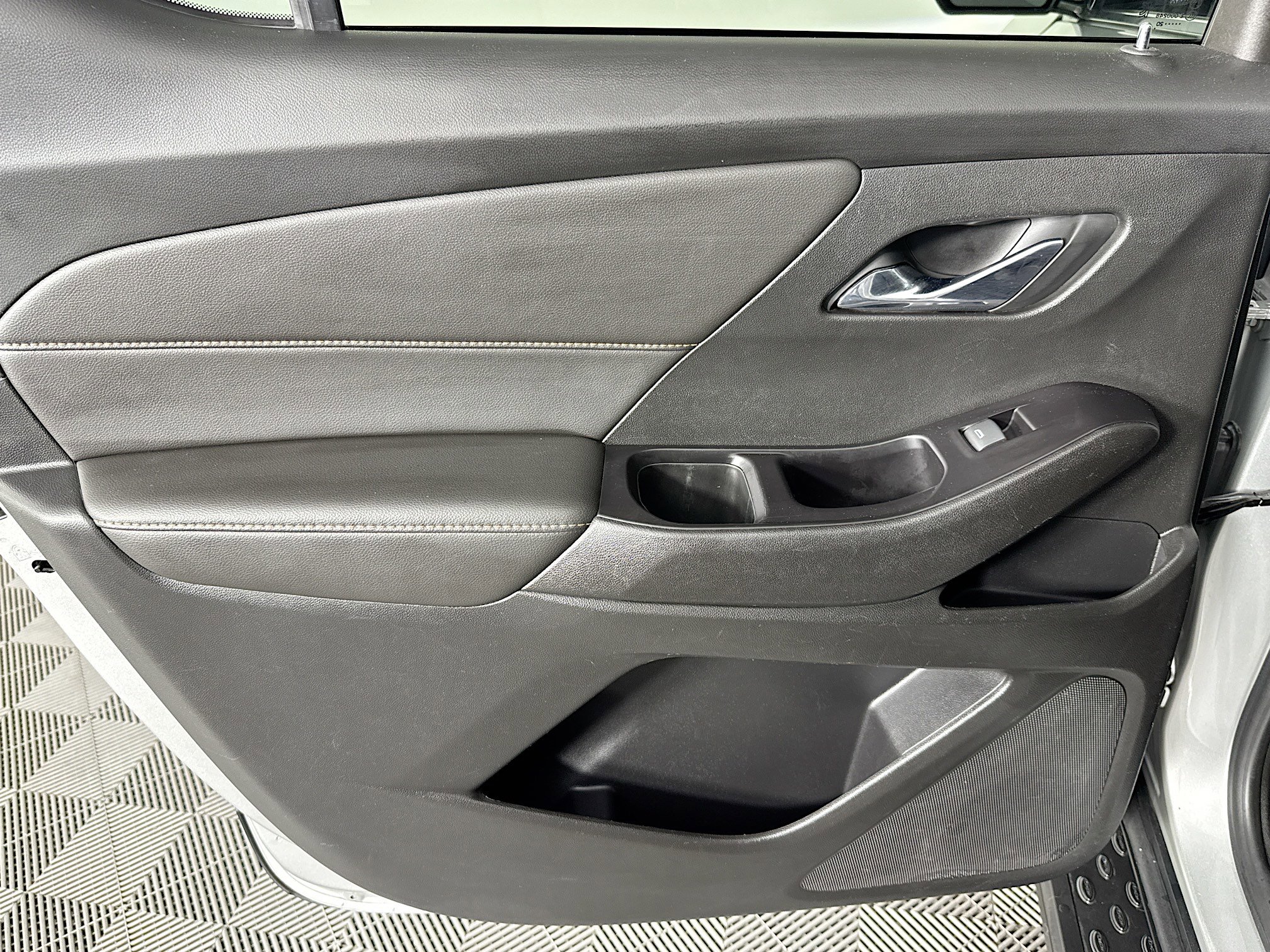 Used 2020 Chevrolet Traverse LS image 25