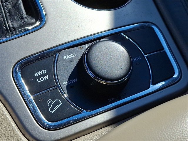 Used 2017 Jeep Grand Cherokee Limited image 26