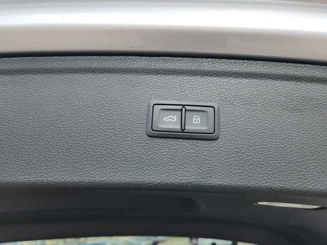 Used 2023 Audi Q5 2.0T Premium w/ Convenience Package image 26