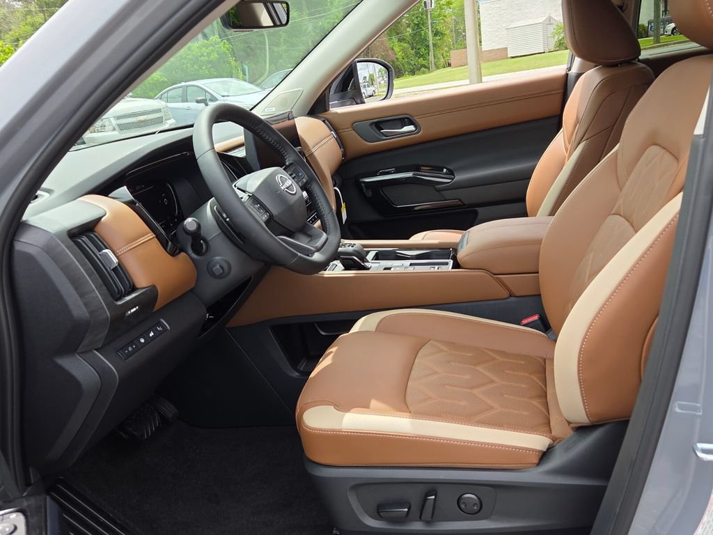 New 2026 Nissan Pathfinder Platinum FWD image 3