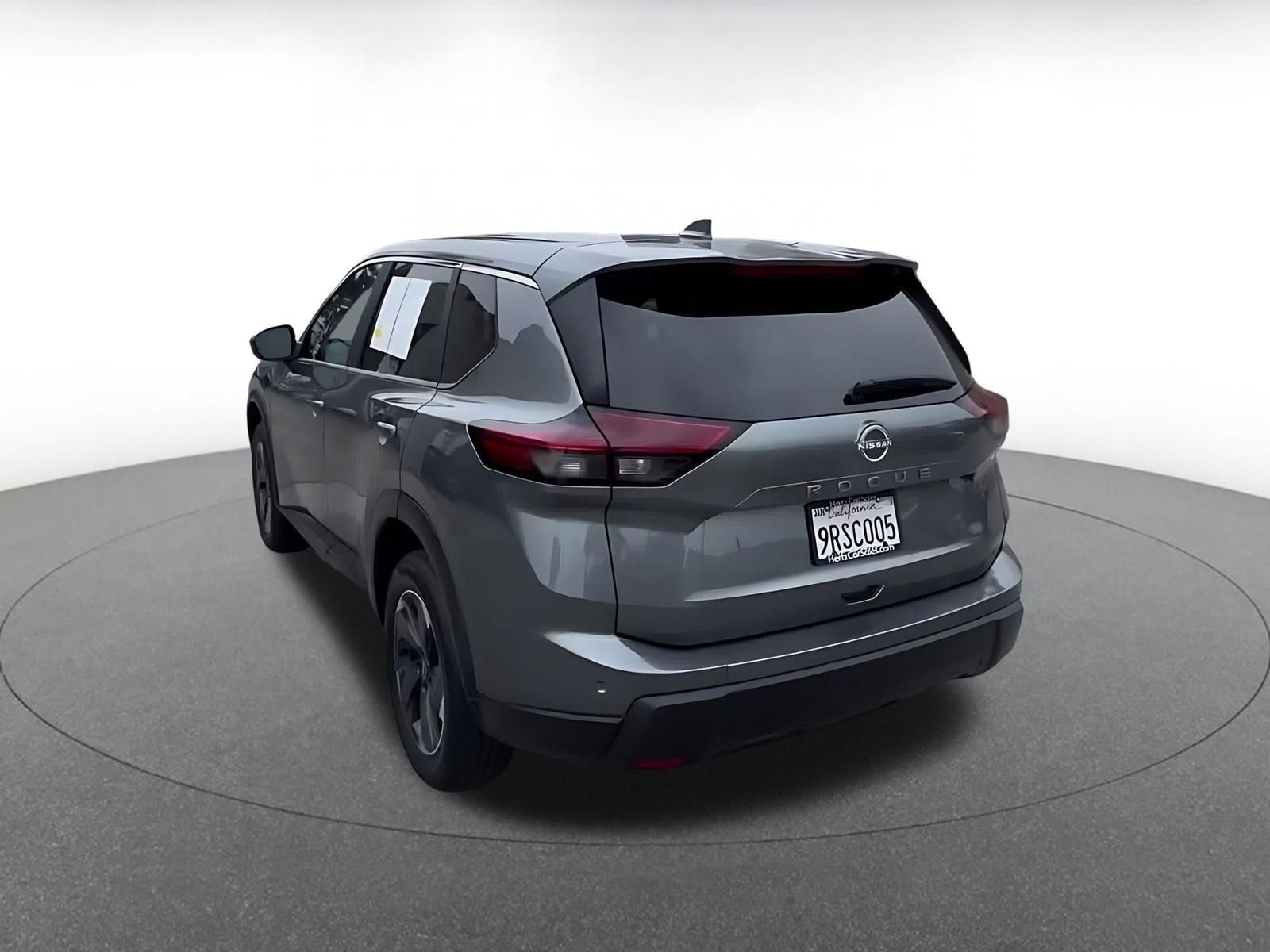 Used 2025 Nissan Rogue SV FWD image 11