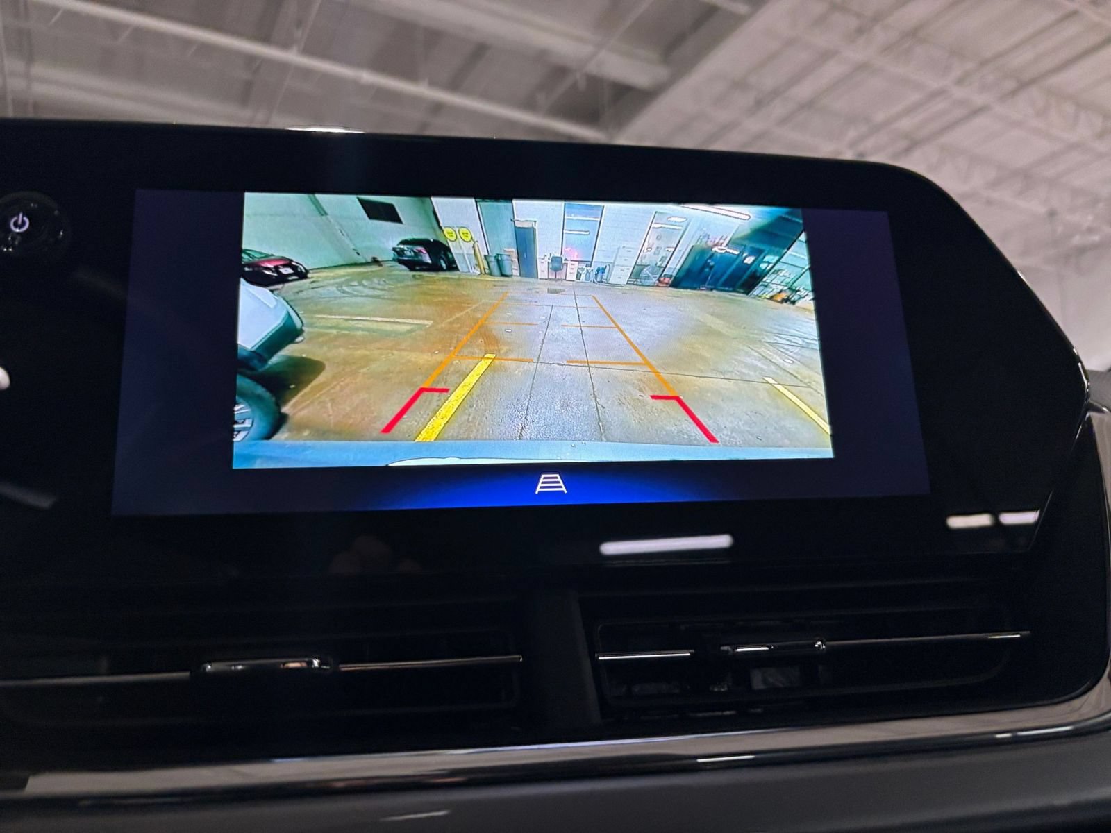 Used 2025 Chevrolet Trax LT FWD image 22