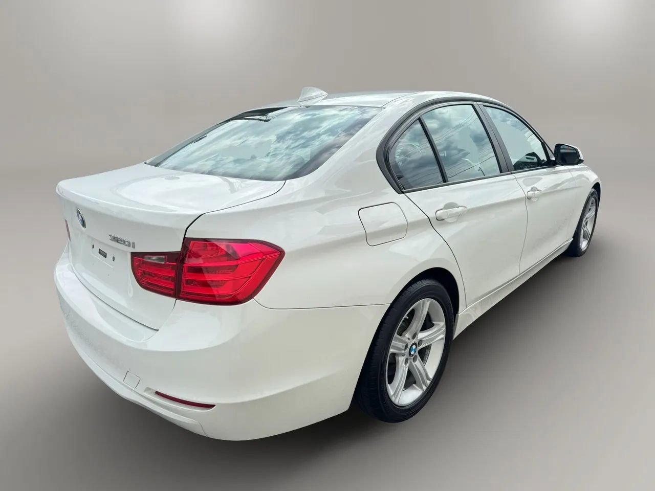 Used 2015 BMW 320i Sedan RWD image 6