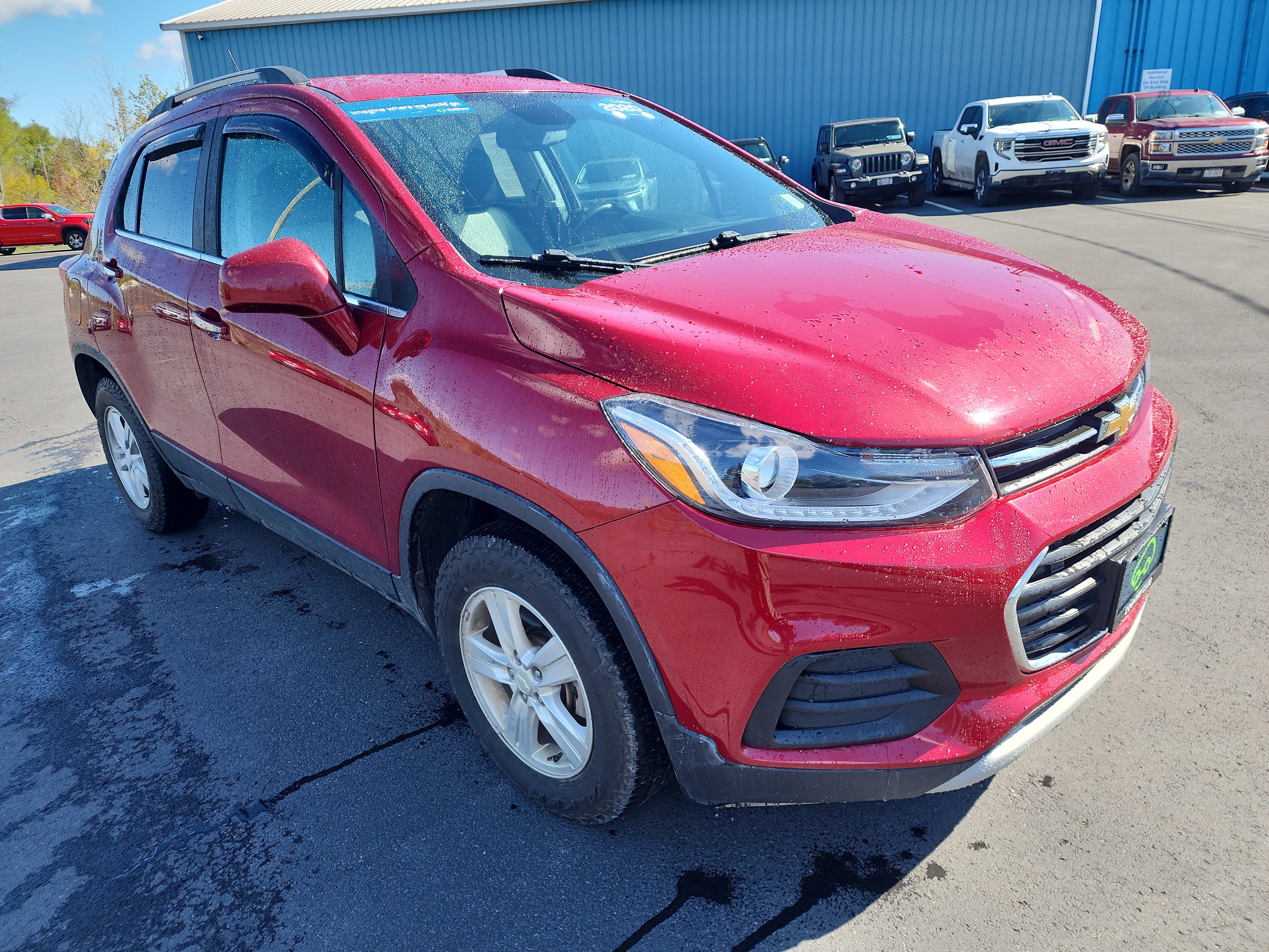 Used 2020 Chevrolet Trax LT w/ LT Convenience Package AWD/4WD image 2