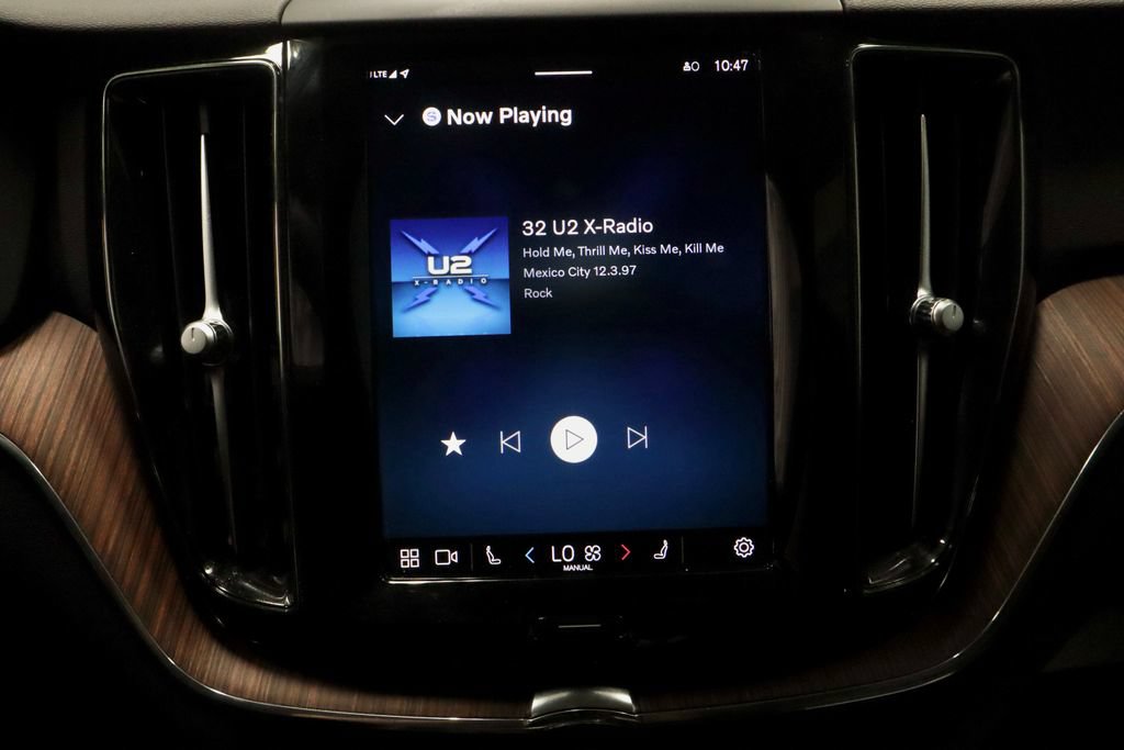 Used 2023 Volvo XC60 B5 Plus AWD/4WD image 4