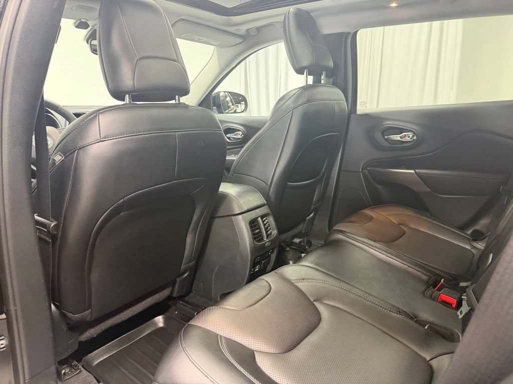 Used 2022 Jeep Cherokee Limited w/ Elite Package AWD/4WD image 26