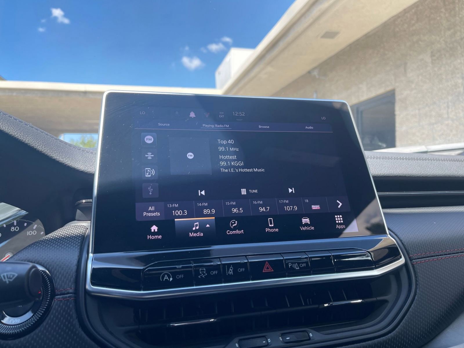 Used 2025 Jeep Compass Trailhawk image 20