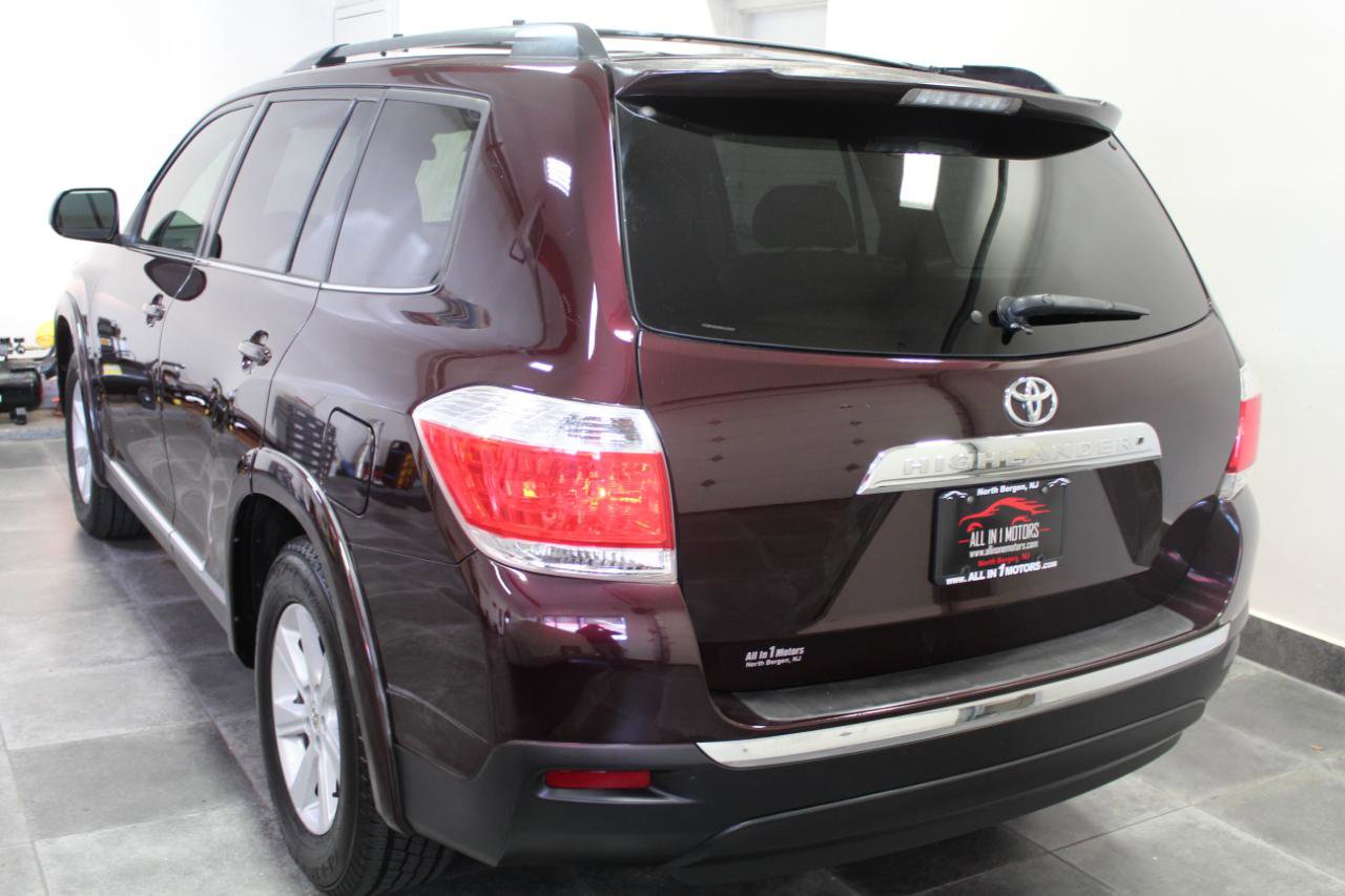 Used 2013 Toyota Highlander SE FWD image 4