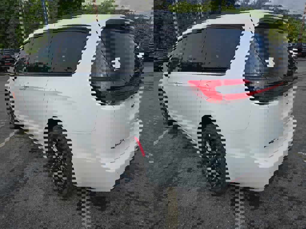 New 2026 Chrysler Pacifica Limited w/ S Appearance Package image 8