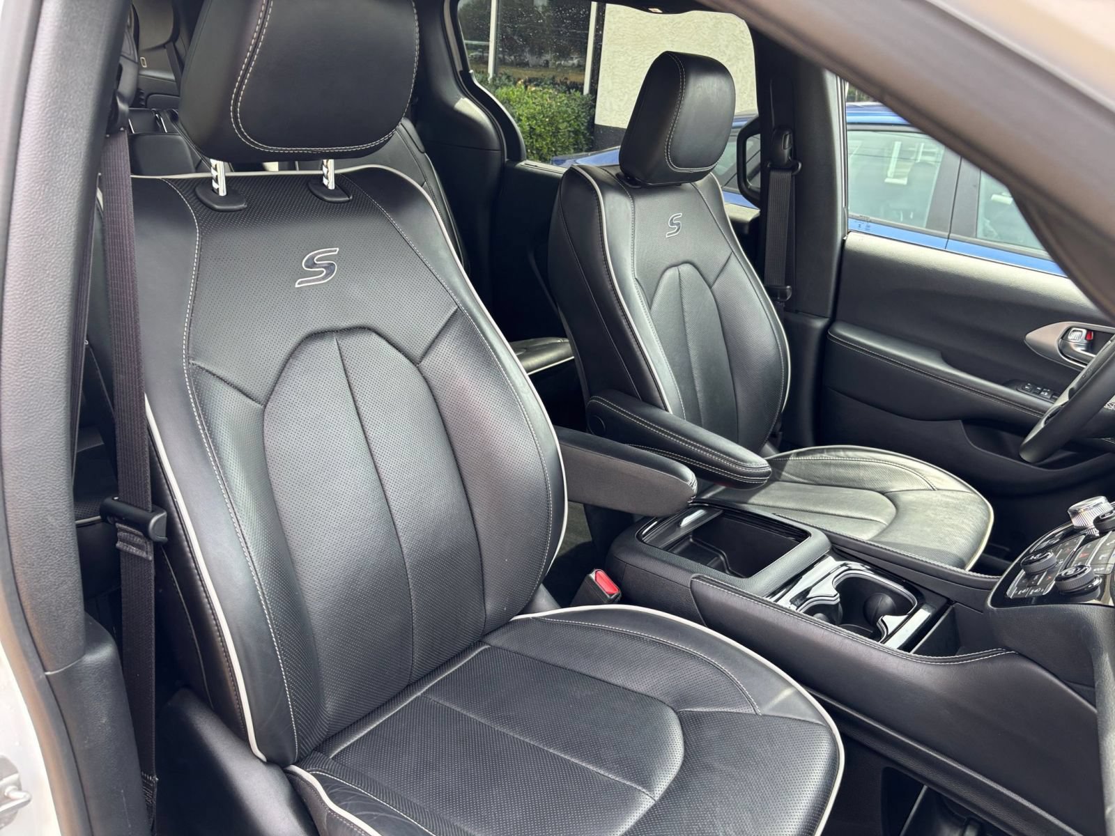 Used 2025 Chrysler Pacifica Limited FWD image 41