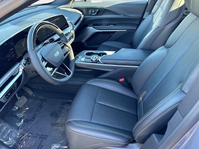 Certified 2025 Cadillac Lyriq Luxury w/ LPO, Floor Liner Package AWD/4WD image 19
