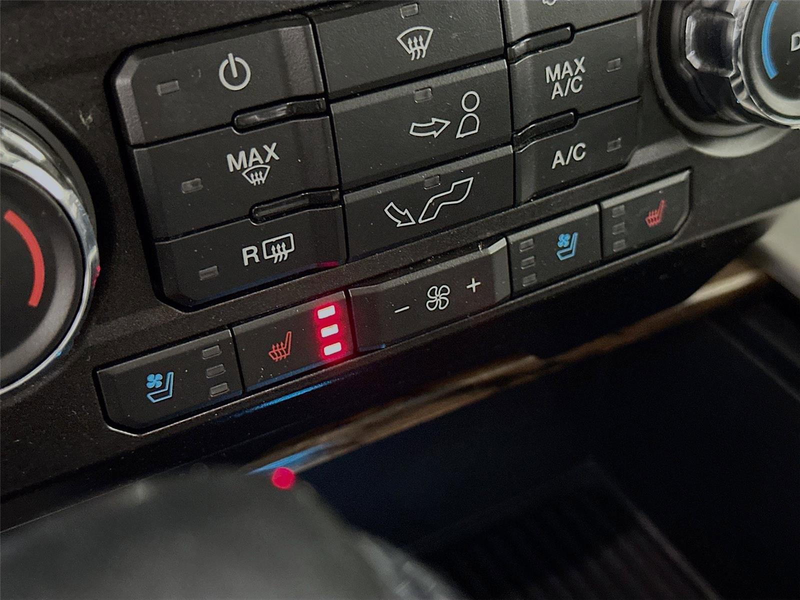 Used 2019 Ford F150 Lariat image 32