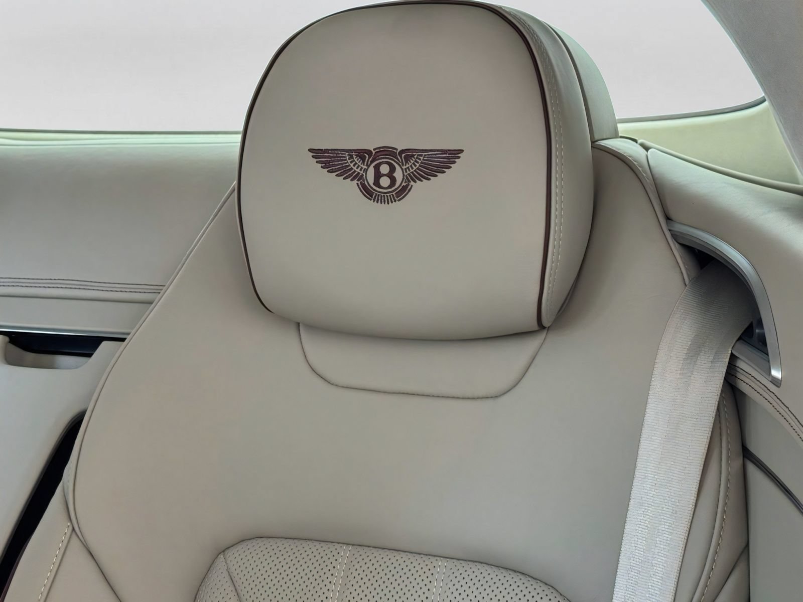 Used 2024 Bentley Continental GT AWD/4WD image 32