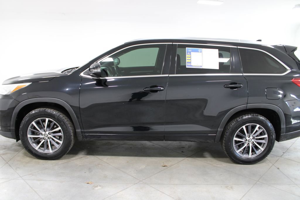 Used 2017 Toyota Highlander XLE image 6
