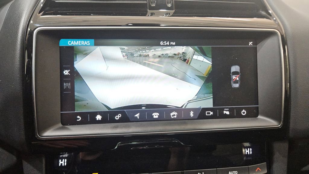 Used 2020 Jaguar F-PACE Premium image 38