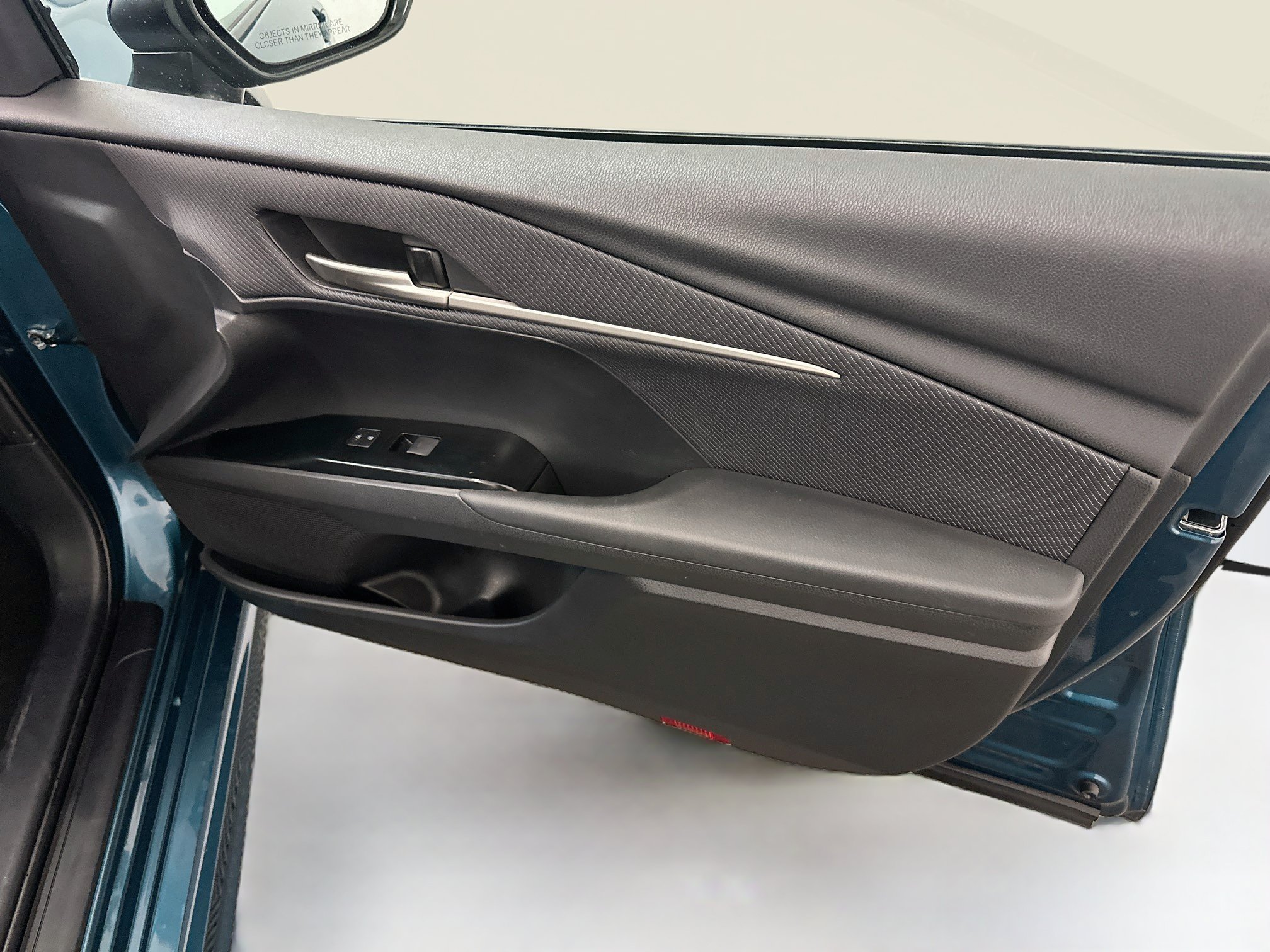 Used 2025 Toyota Camry SE FWD image 32