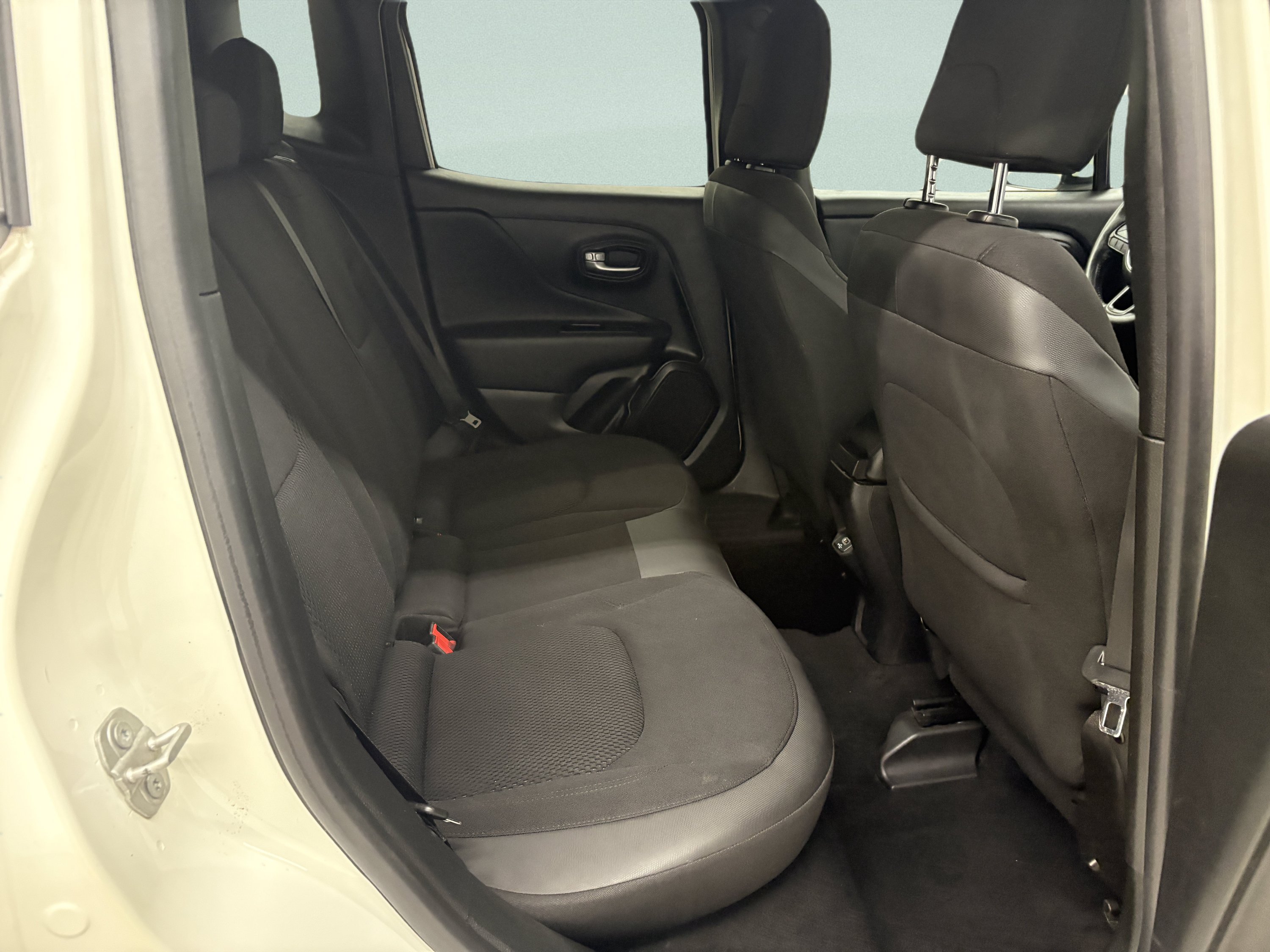 Used 2019 Jeep Renegade Altitude w/ Quick Order Package 2XM AWD/4WD image 22