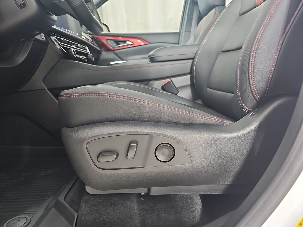 Certified 2024 Chevrolet Traverse RS w/ LPO, Floor Liner Package AWD/4WD image 37