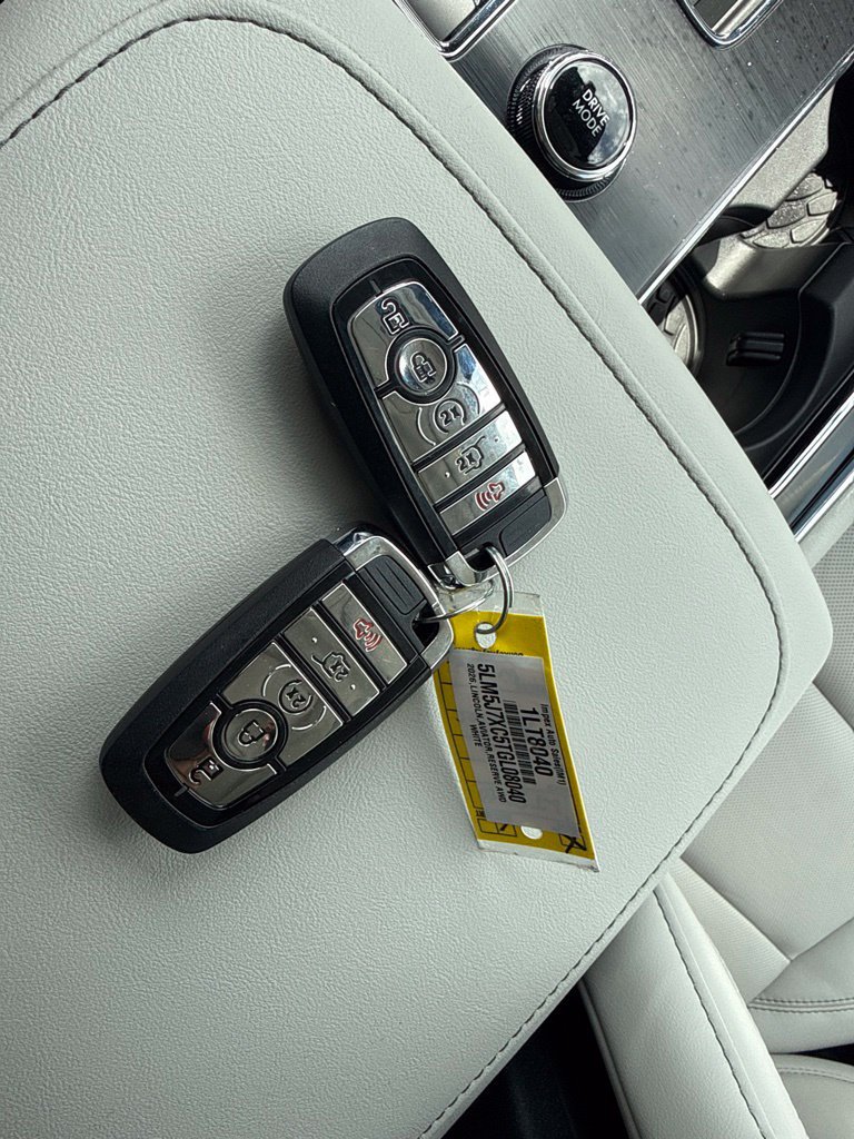 Used 2026 Lincoln Aviator Reserve AWD/4WD image 6