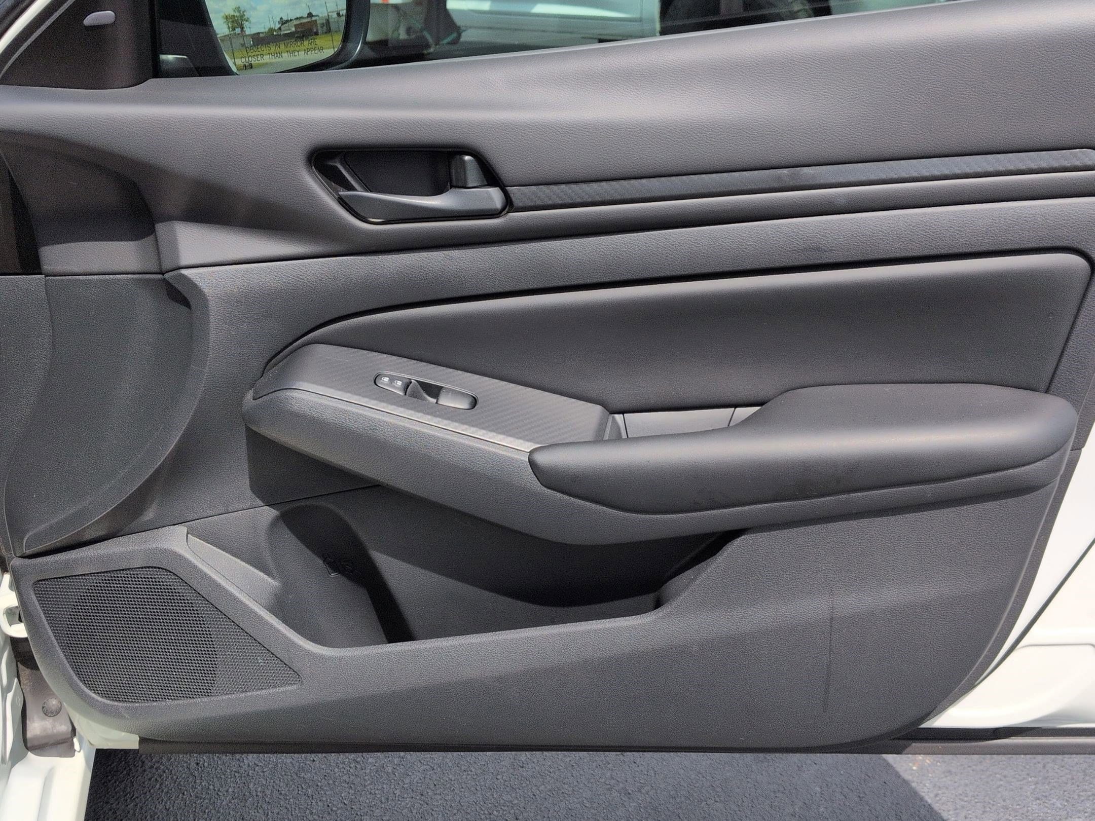 Certified 2025 Nissan Altima 2.5 S FWD image 32