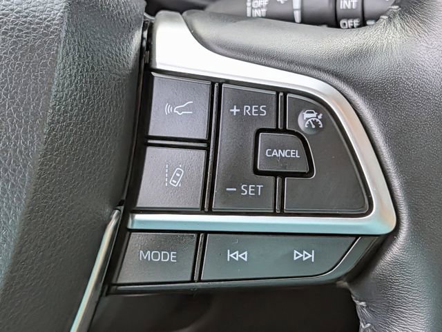 Used 2022 Toyota Highlander XLE FWD image 19