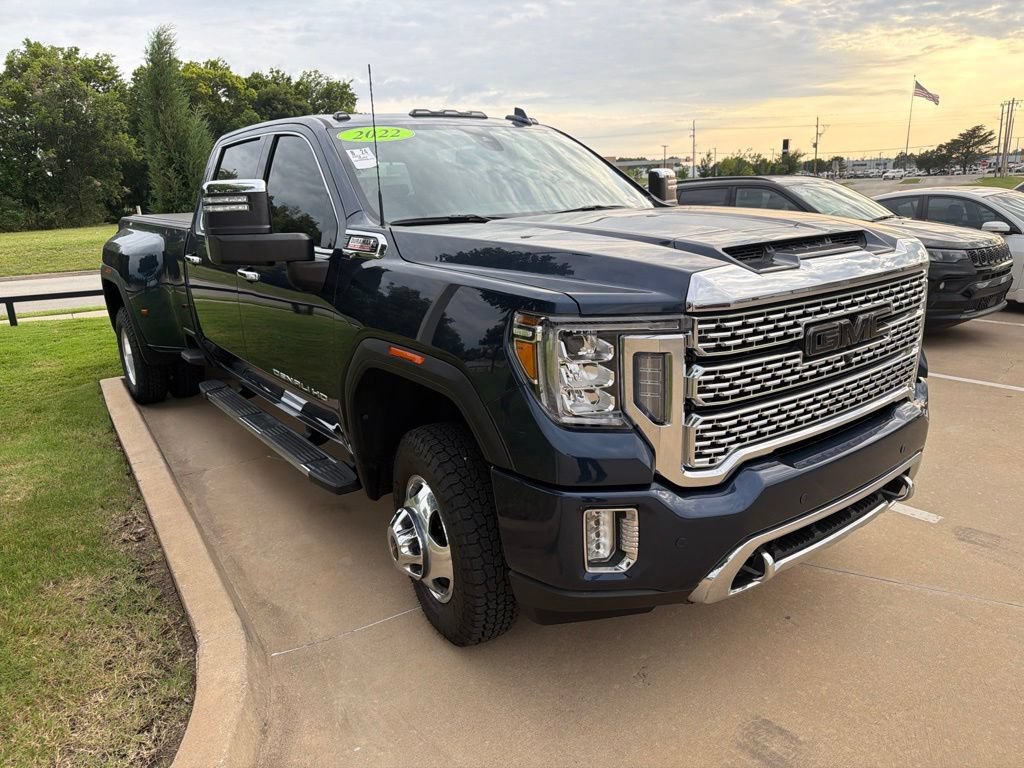 Used 2022 GMC Sierra 3500 Denali AWD/4WD image 3