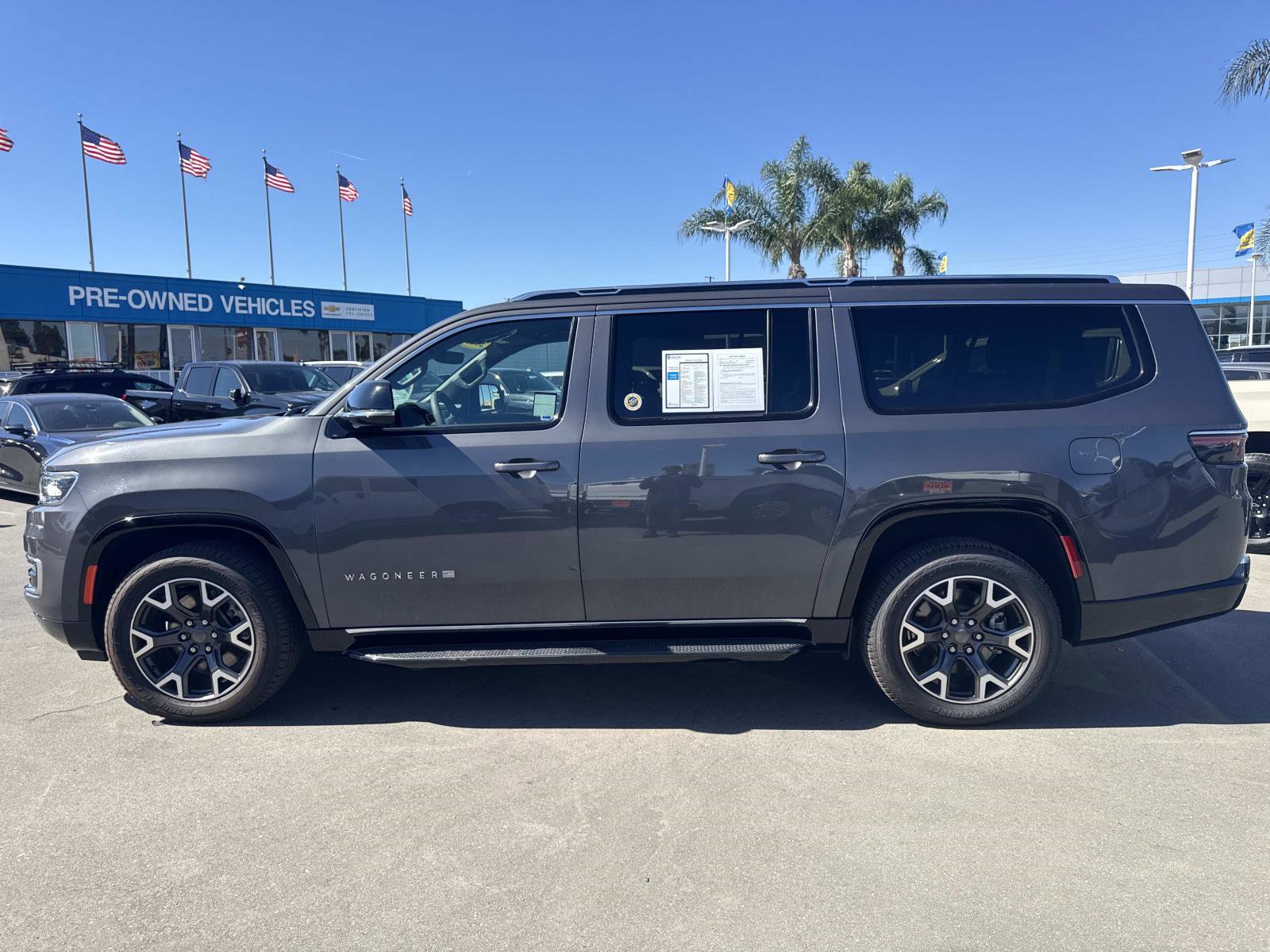 Used 2023 Jeep Wagoneer L Series III w/ Preferred Equipment Group image 8