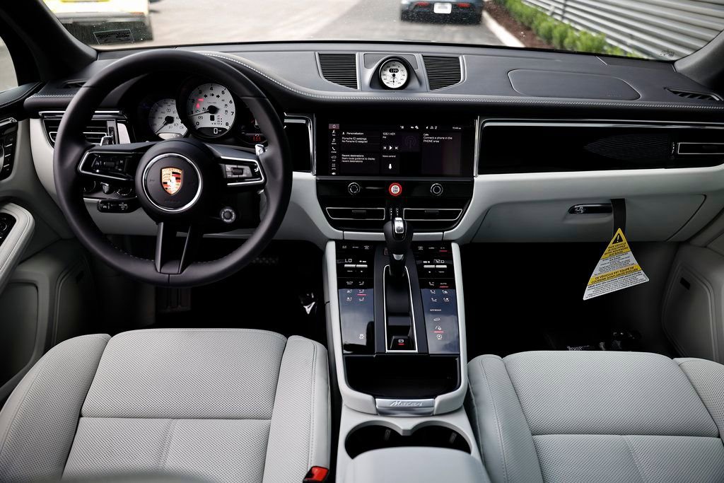 Certified 2026 Porsche Macan image 31