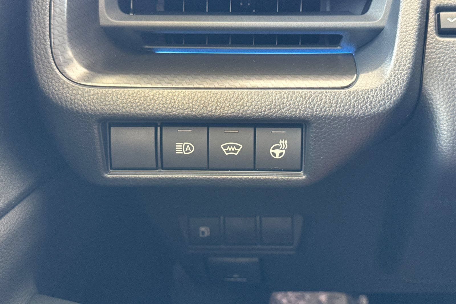 New 2027 Toyota Prius FWD image 30