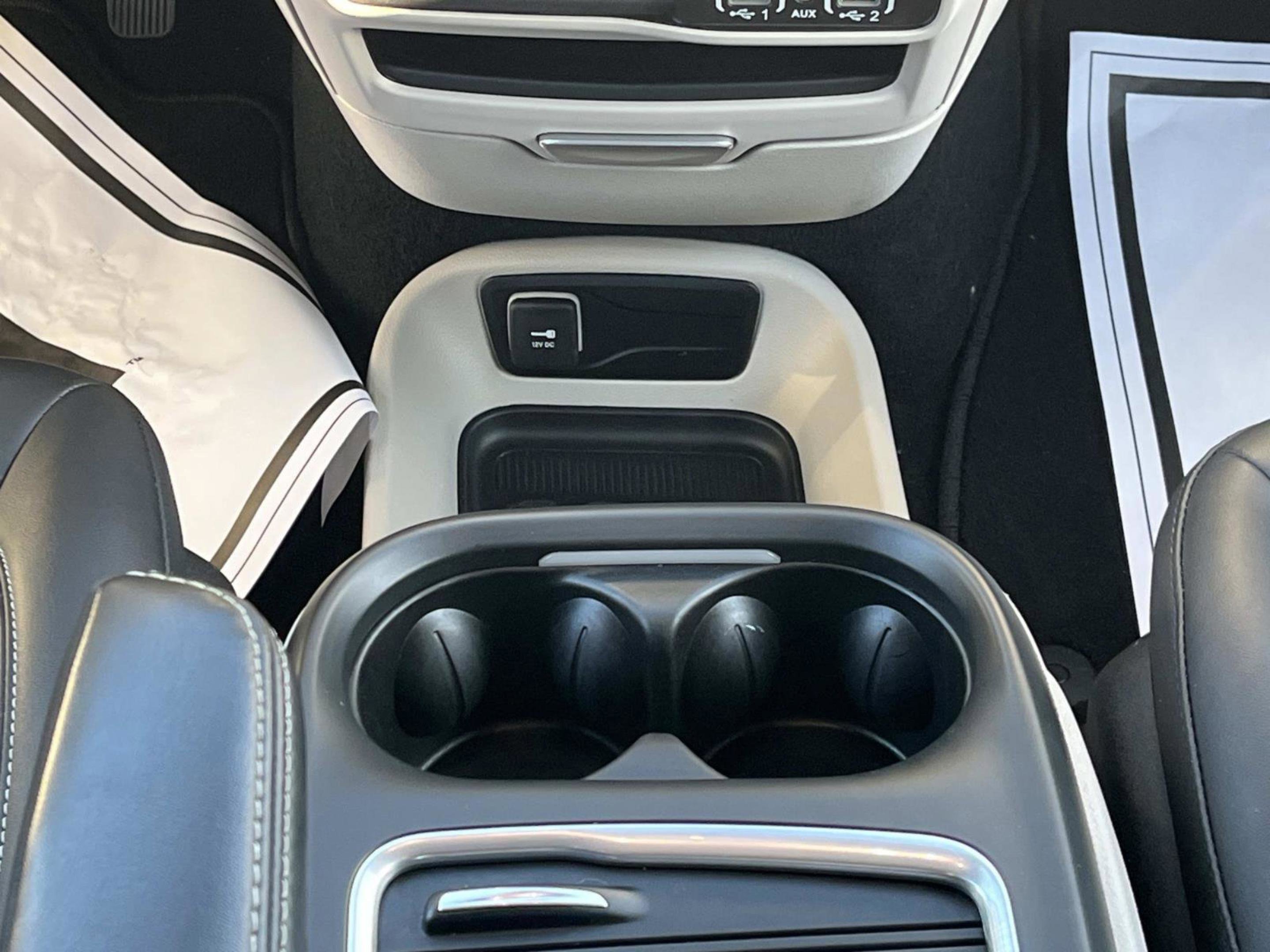 Used 2024 Chrysler Pacifica Touring-L image 18