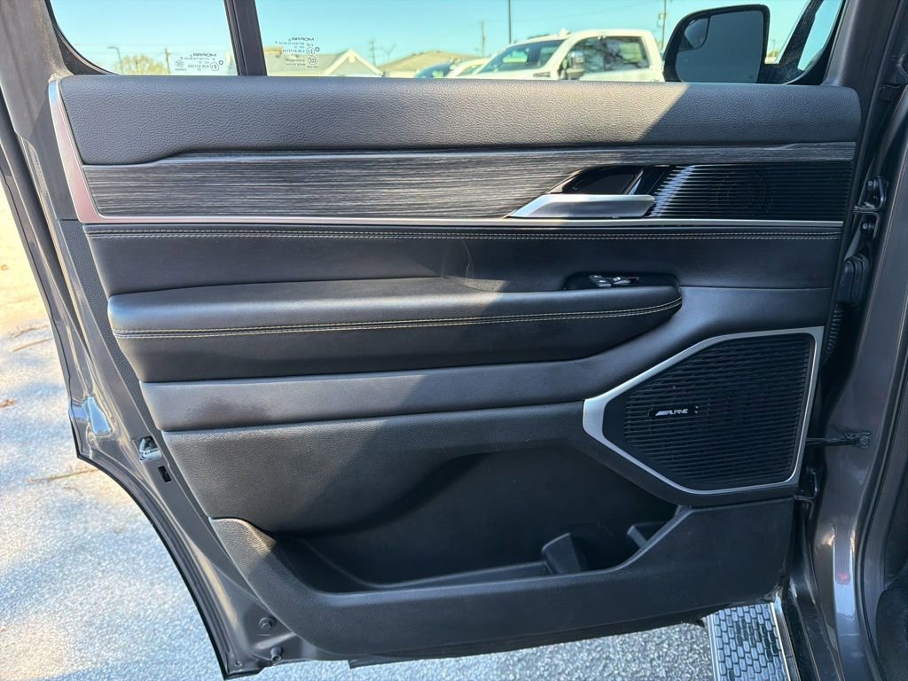 Used 2023 Jeep Wagoneer Series III w/ Preferred Equipment Group image 23