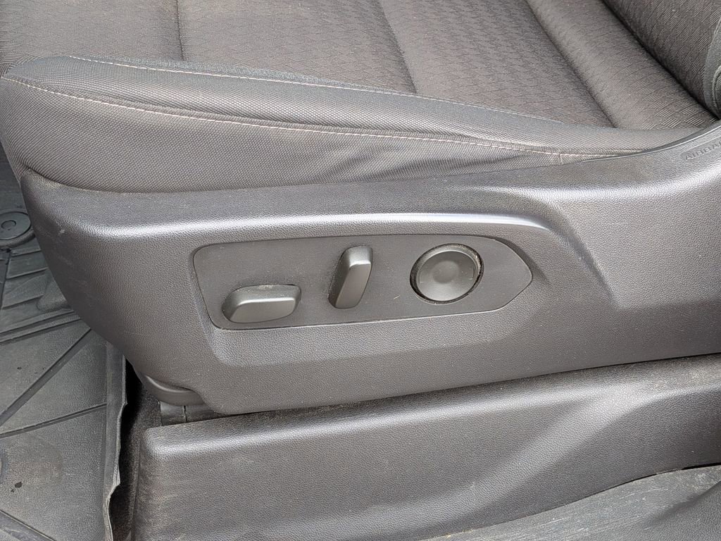 Used 2024 Chevrolet Silverado 1500 Custom image 16