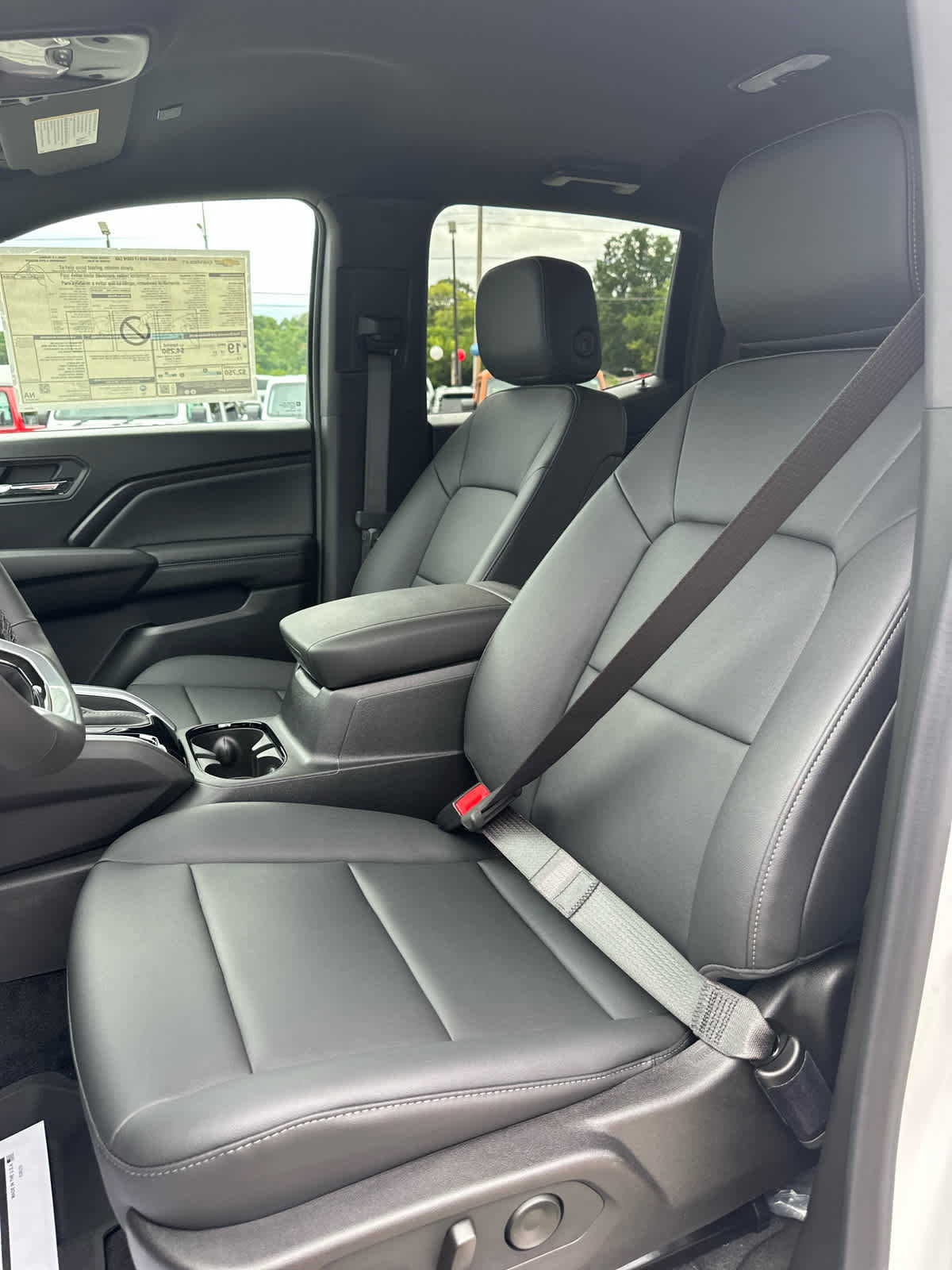 New 2025 Chevrolet Colorado LT w/ LT Convenience Package image 12